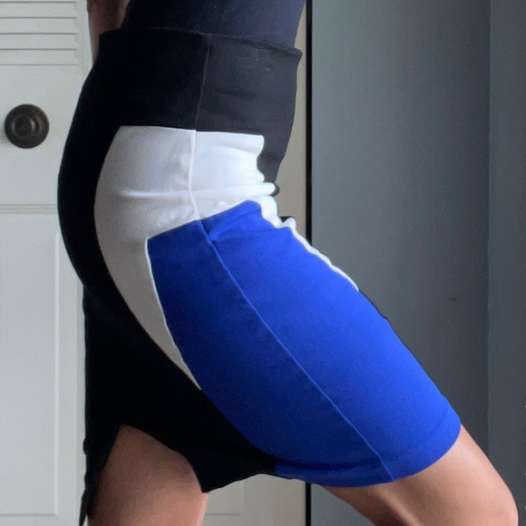 Pencil Skirt, Bold Shape Enhancing Color Blocking - Picture 5 of 9